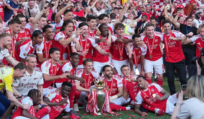 Final UCL Arsenal vs PSG mental juara domestik Arsenal