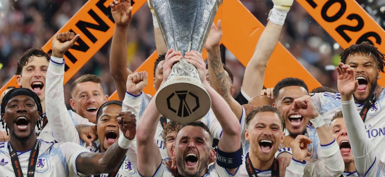 Pesta juara dan selebrasi angkat piala skuad Aston Villa setelah memenangkan trofi Liga Europa 2026