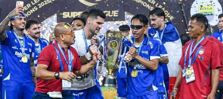 Suasana sejarah di sepanjang jalur rute konvoi Persib Bandung kota kembang