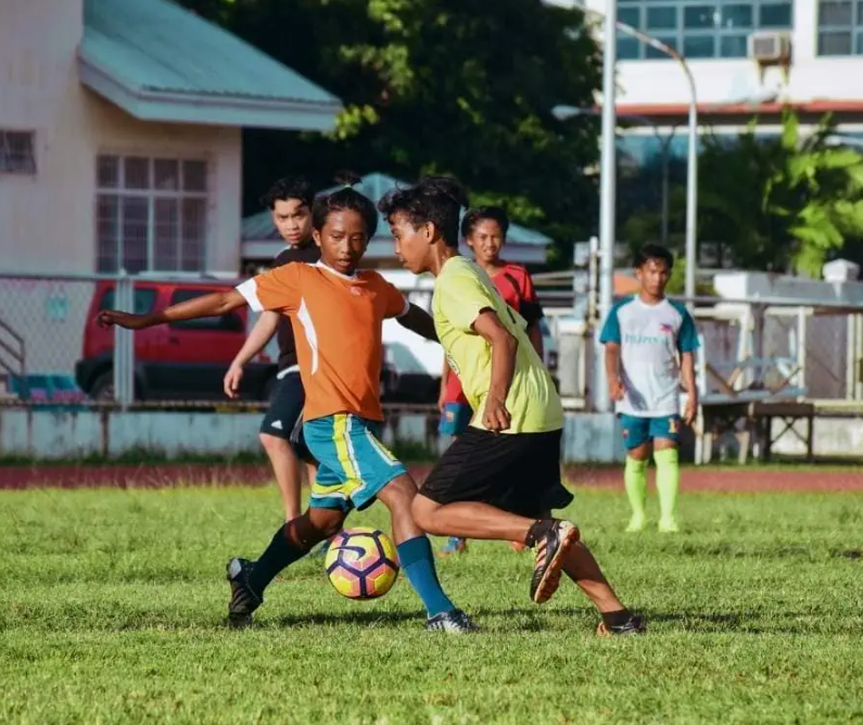Bermain-Sepakbola