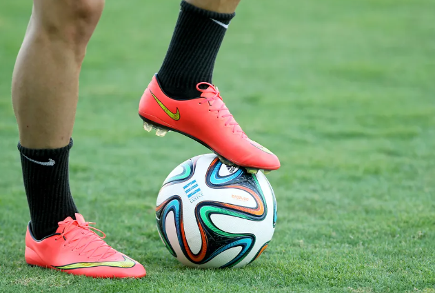 Sepatu Sepakbola